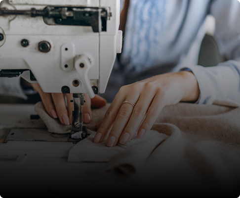 لماذا يعتبر الزي الموحد عنصرًا أساسيًا في نجاح الهوية المؤسسية؟